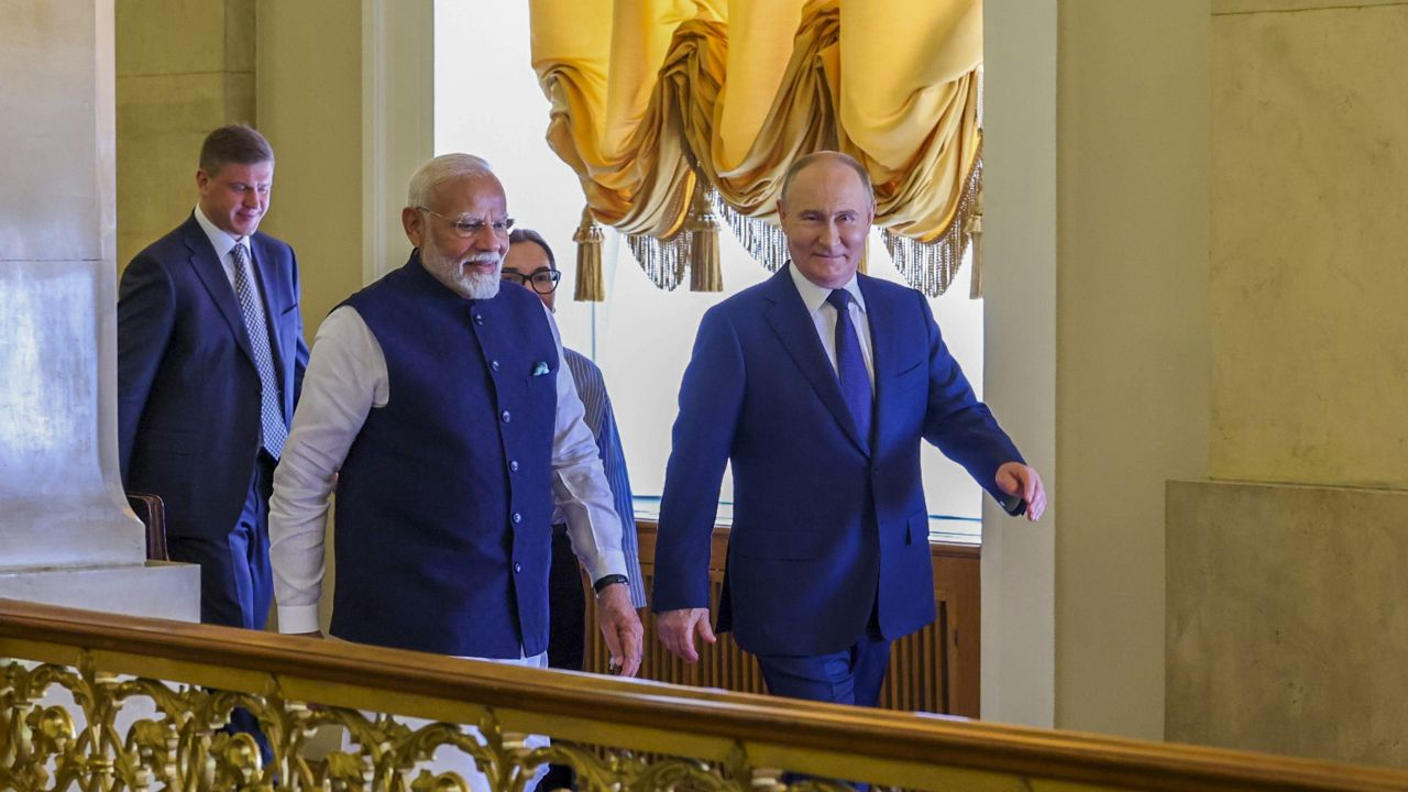 narendra modi vladimir putin । Photo Credit: PTI