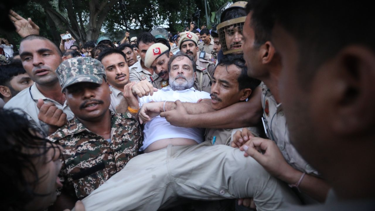 Rahul gandhi detained