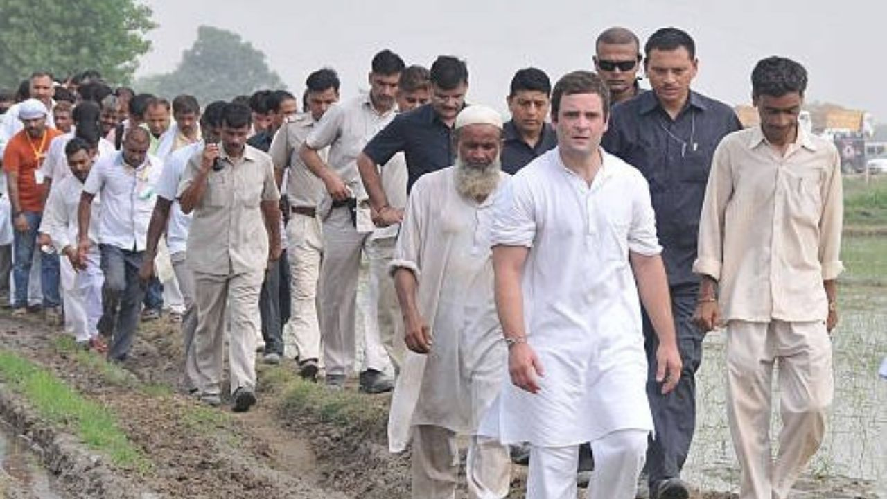 Rahul Gandhi visited Bhatta Parsaul Village of Noida in 2011