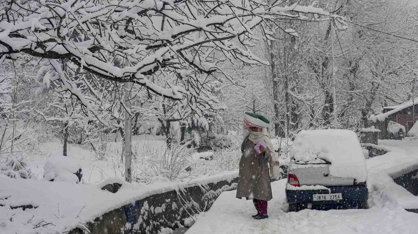 Snowfall in Baramula