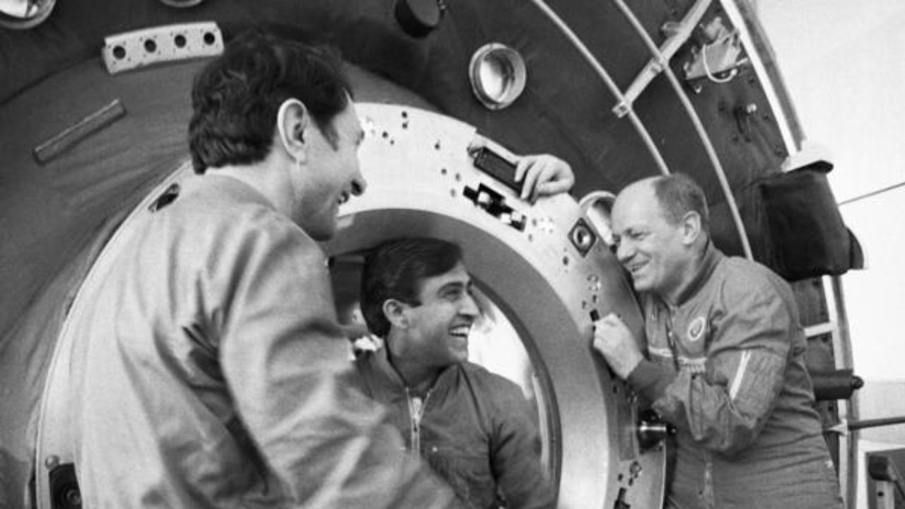 Yury Malyshev, Rakesh Sharma and Nikolai Rukavishnikov.