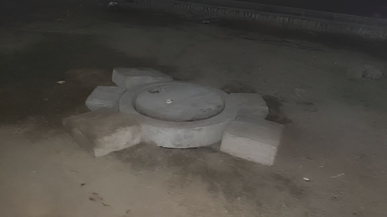 rohini man hole accident