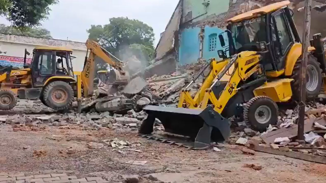 bulldozer action in saharanpur