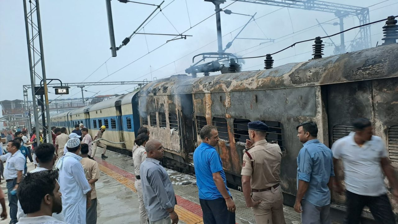 train coaches burnt at sahrsa