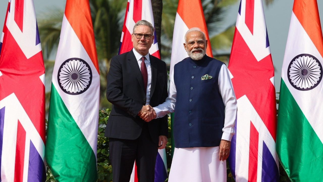 keir starmer and narendra modi । Photo Credit: X/@narendramodi