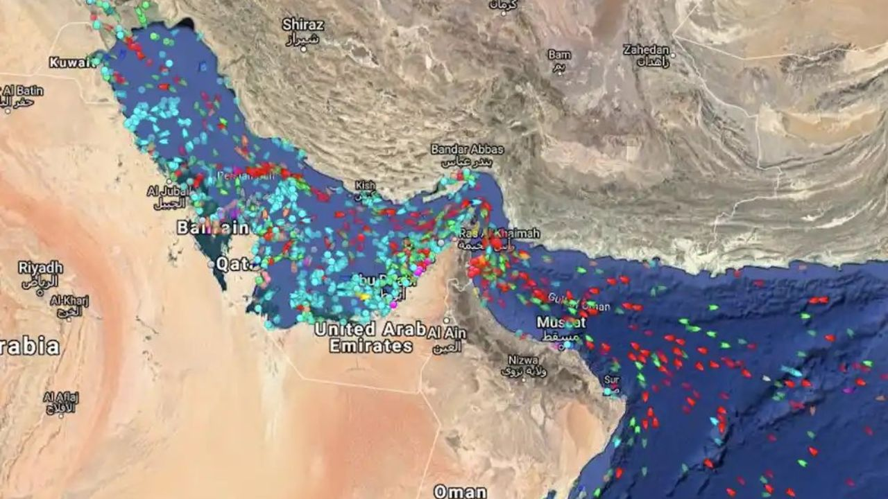 straits of hormuz closed