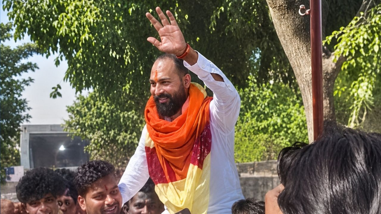 सुशील प्रजापति। AI एडिट। Photo Credit: ChatGPT
