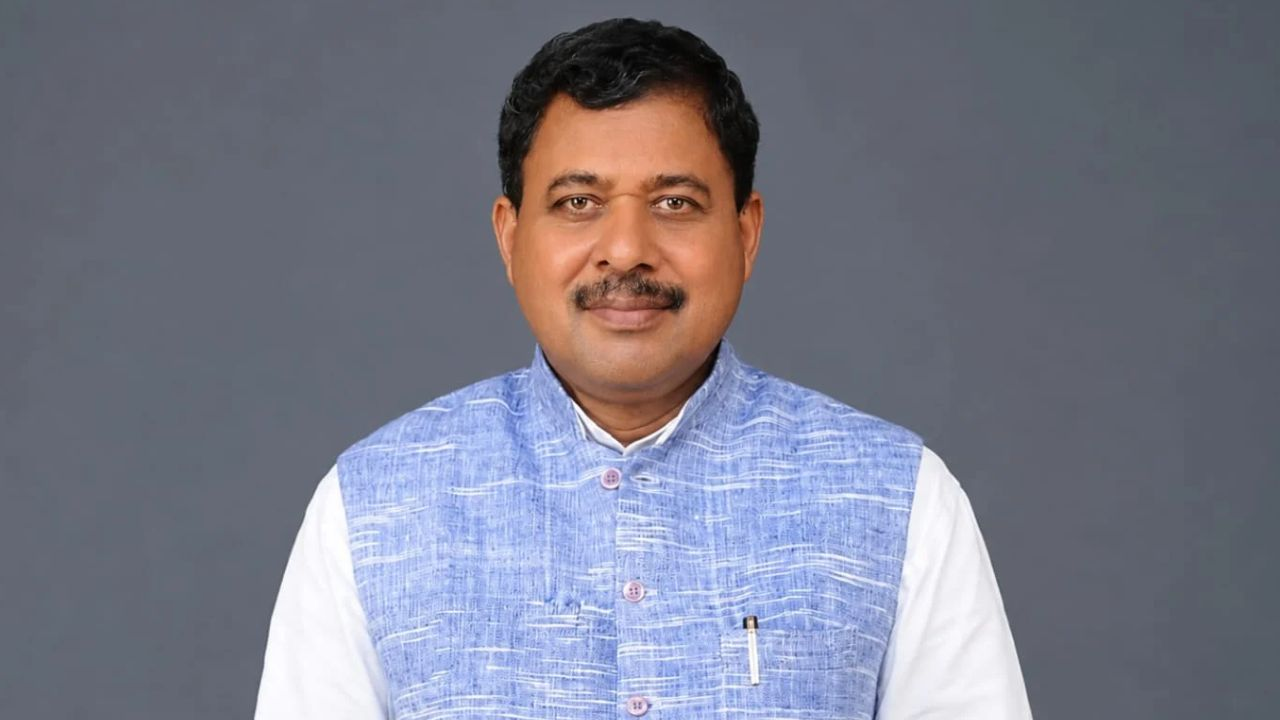 banka mp girdhari yadav