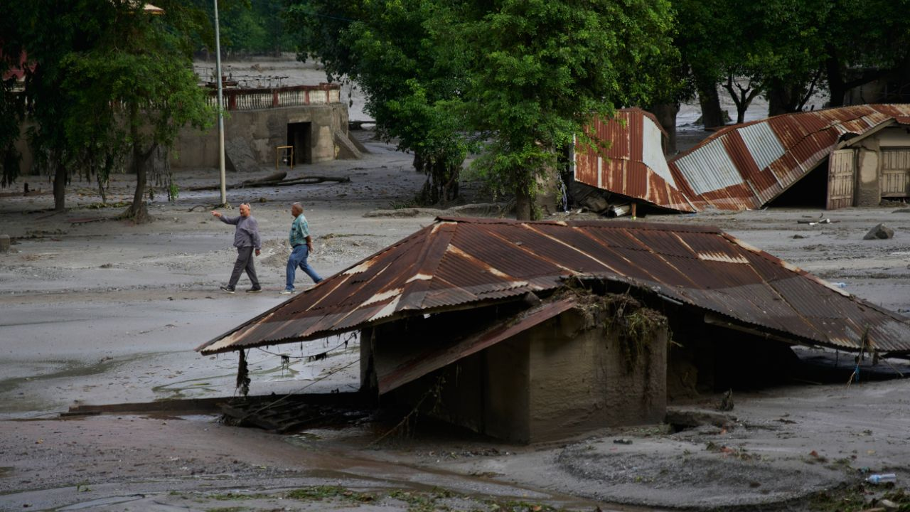 image of nepal flood