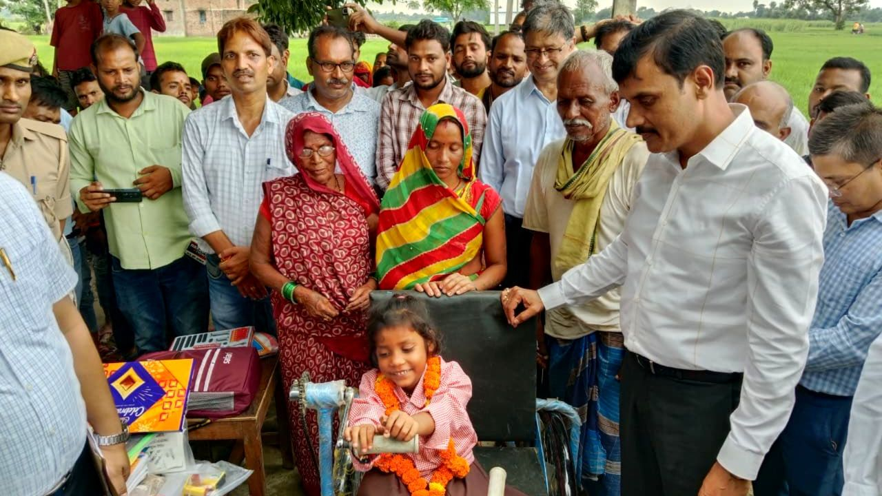 ballia ragini recieved tricycle