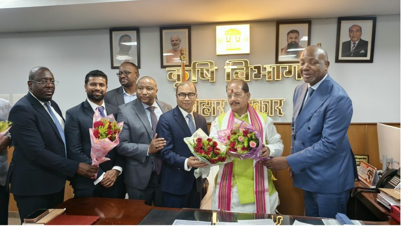vijay kumar sinha and kenya delegation team