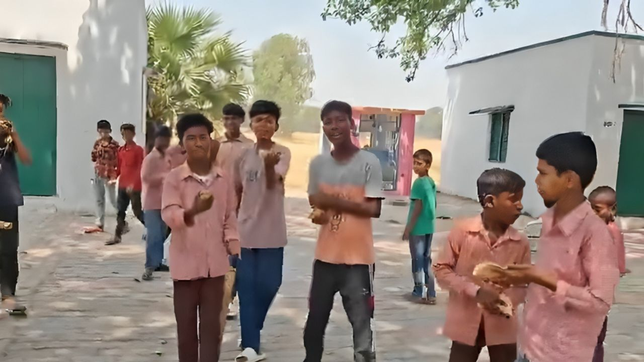 Roti on students hands