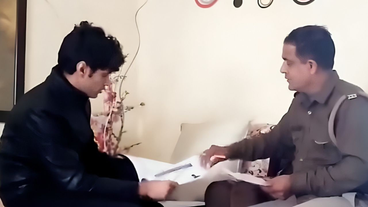 Ghaziabad passport verification viral video