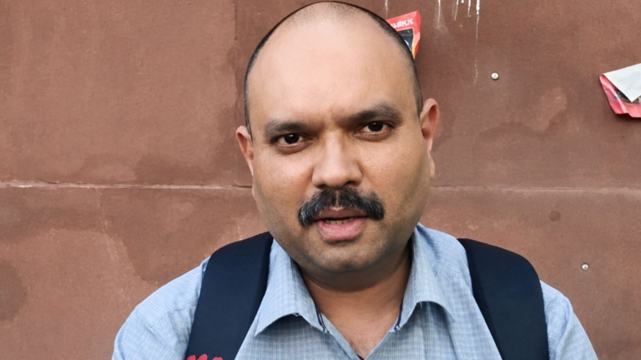  S. Vignesh Shishir