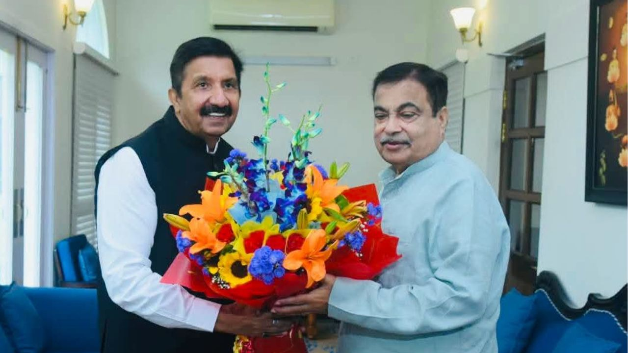 Nitin Gadkari, Mukesh Agnihotri 