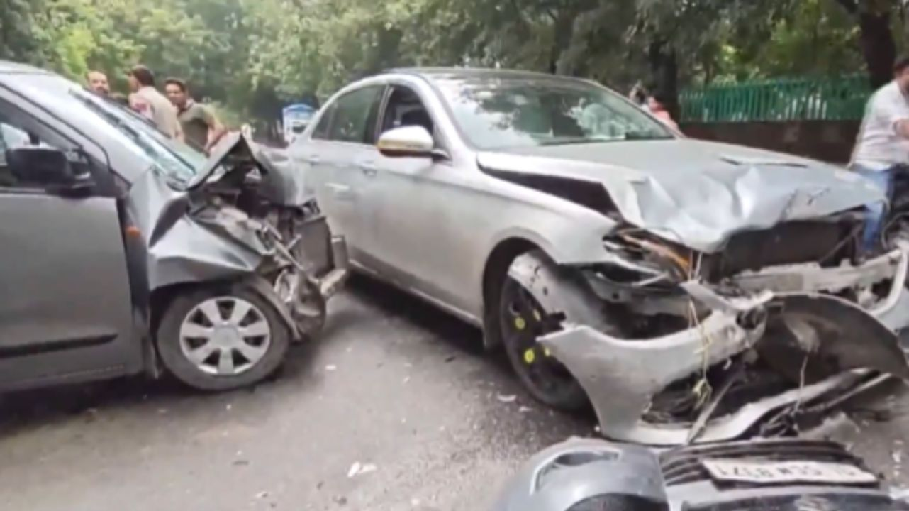 Narela Mercedes accident