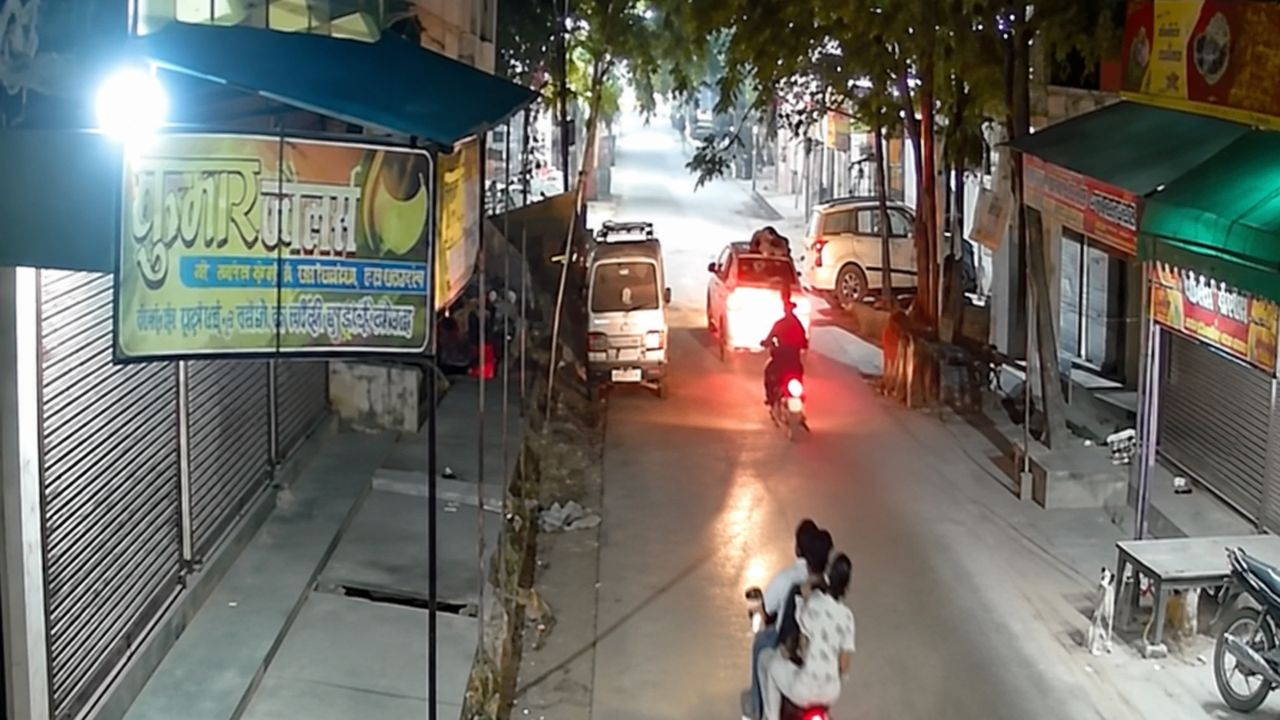 कार पर बांध कर युवक को दौड़ाने की सीसीटीवी फुटेज