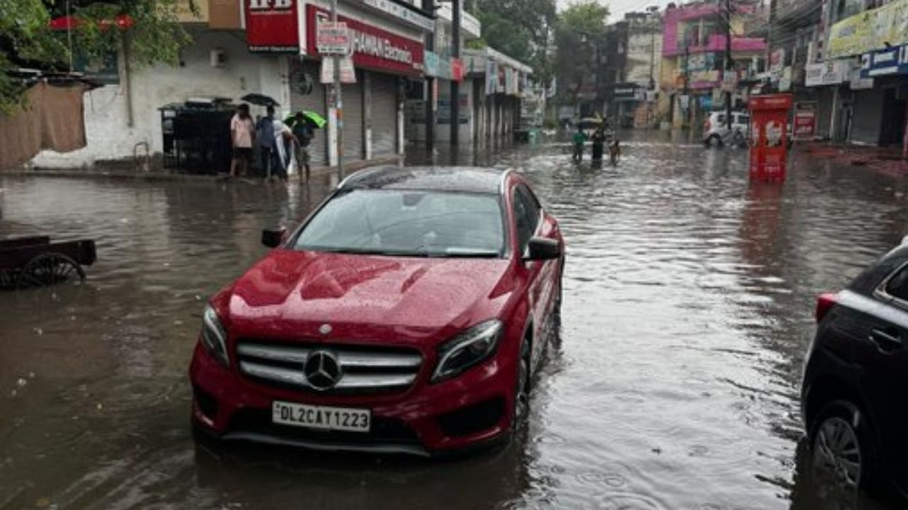 Car stuck in waterlogging