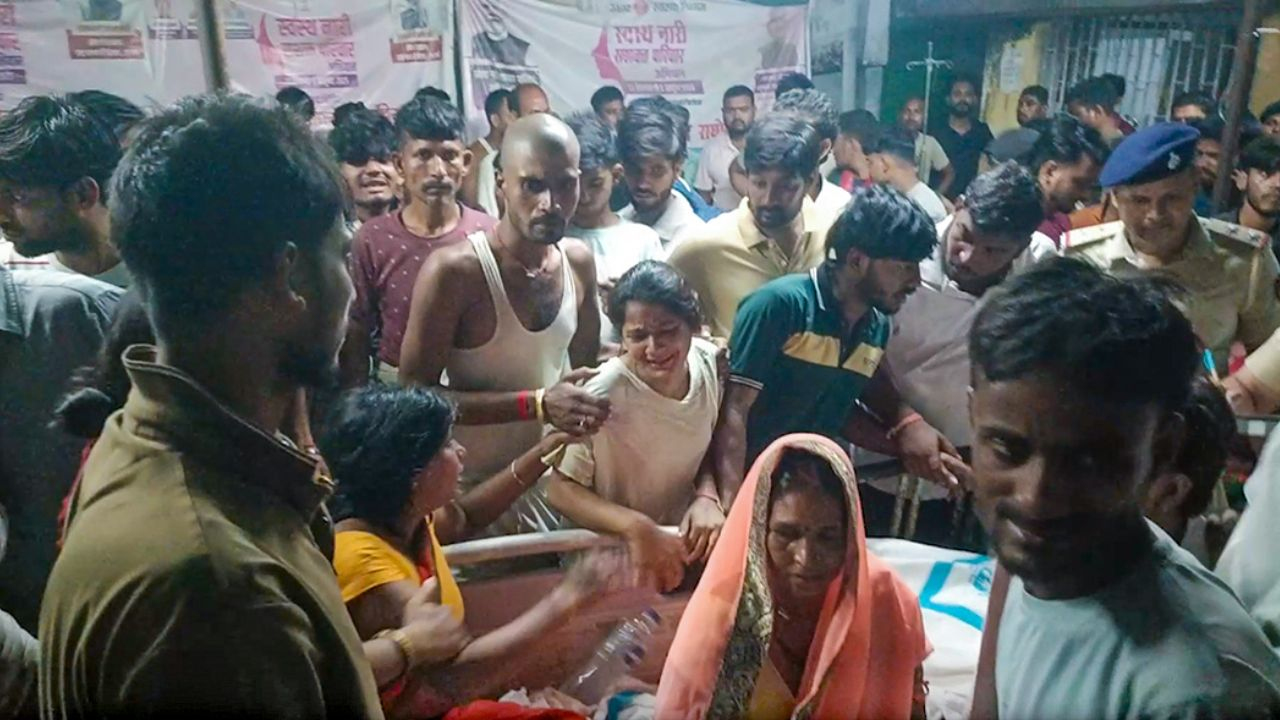 वैशाली हादसे के बाद बिलखते लोग