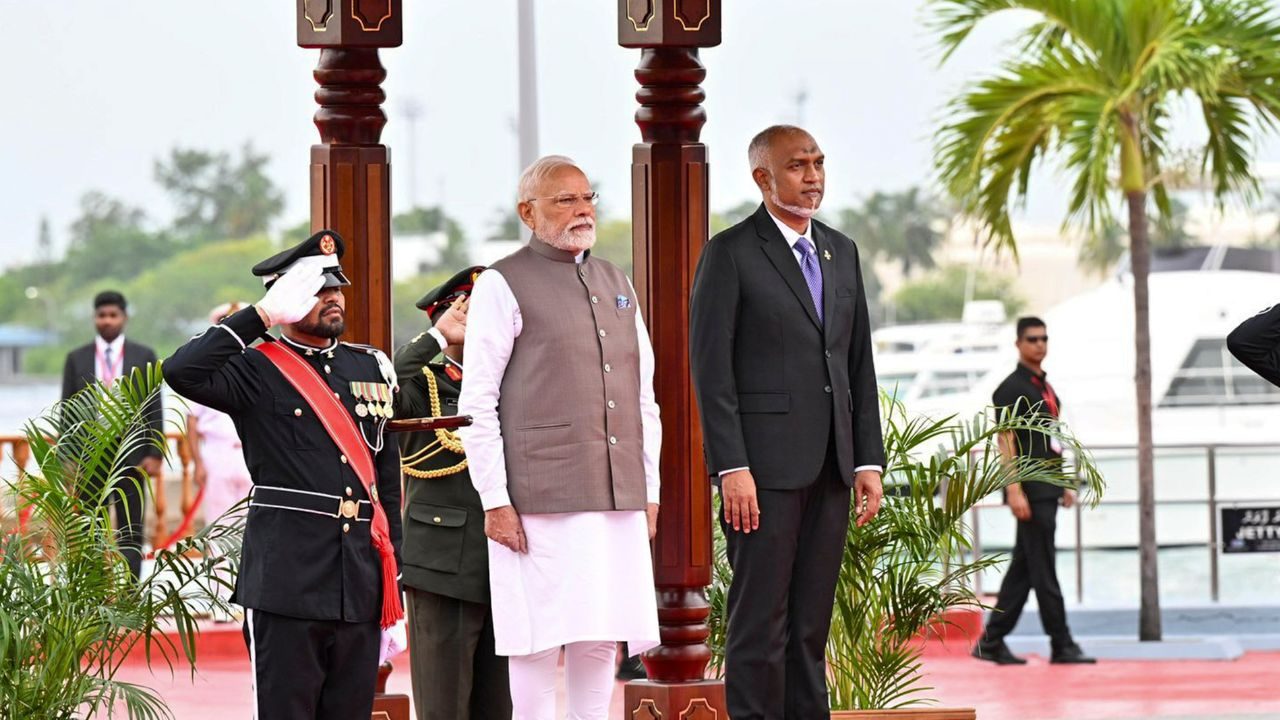 PM Modi meets maldivian president mohmmad muizzu 