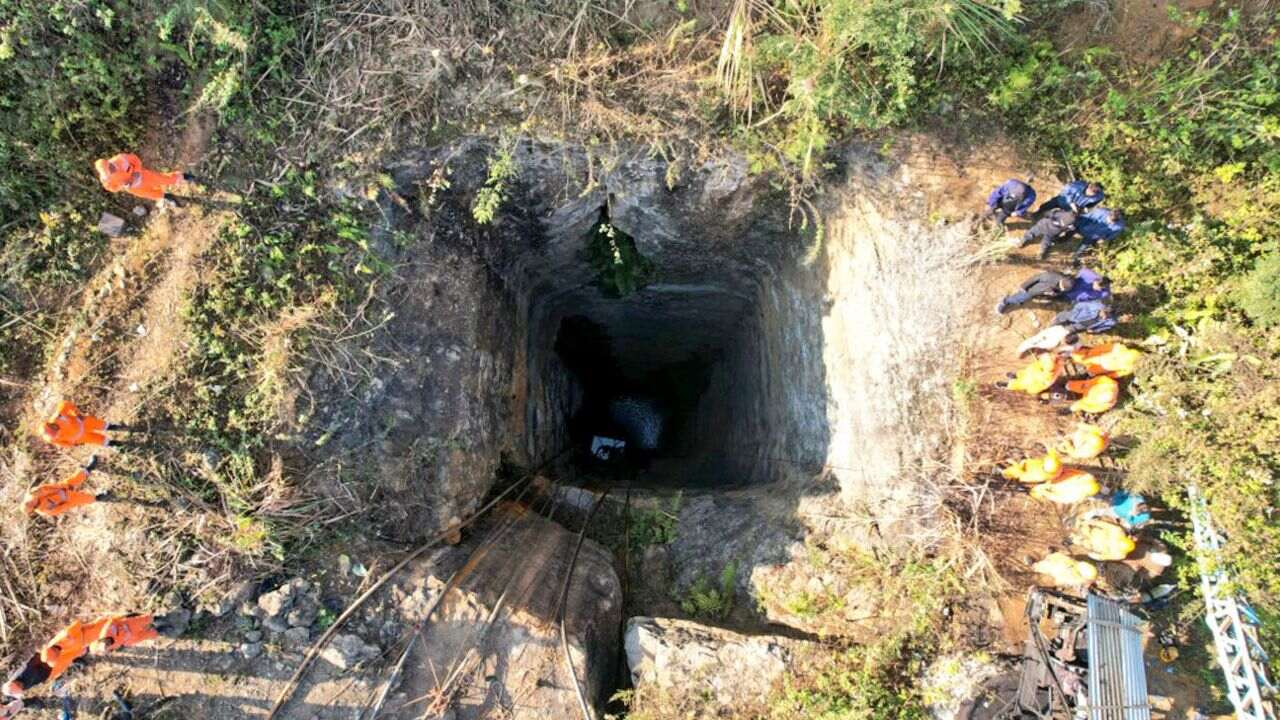 Assam labourers trapped coal mine