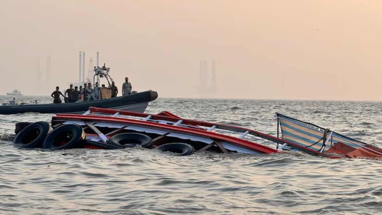 ferry capsized : Photo: X/@sdhrthmp