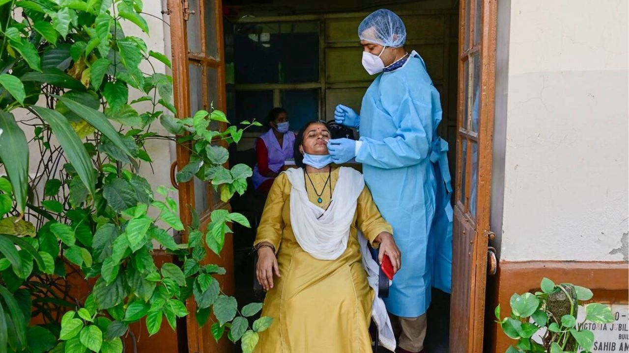 a women taking corona test