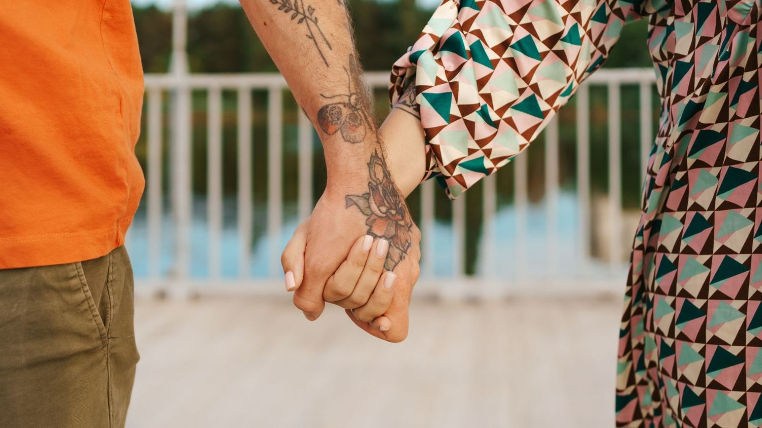 couple holdinh hand