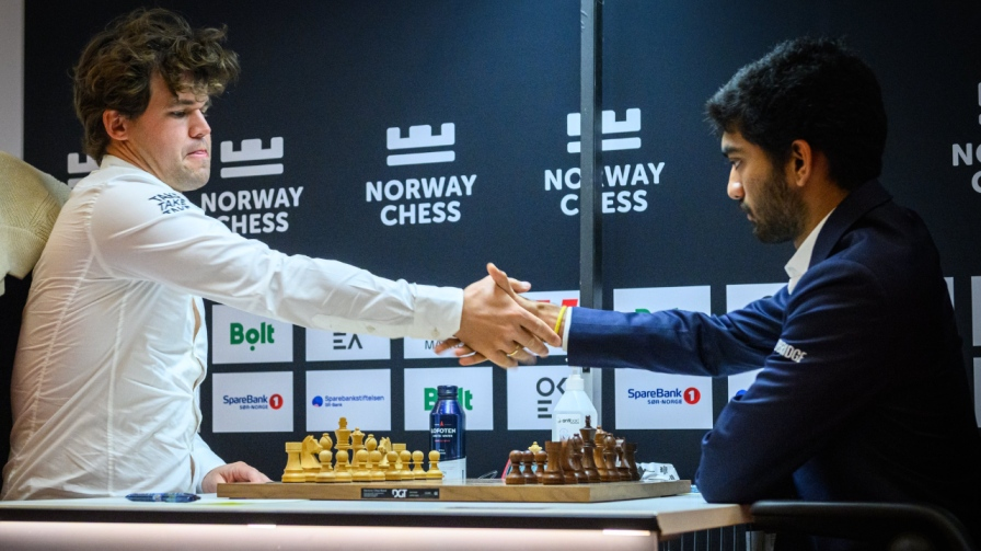 Carlsen Gukesh