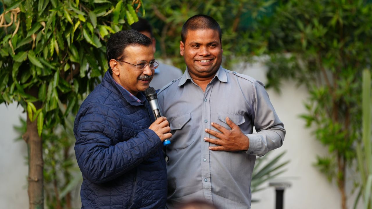 arvind kejriwal with auto drivers