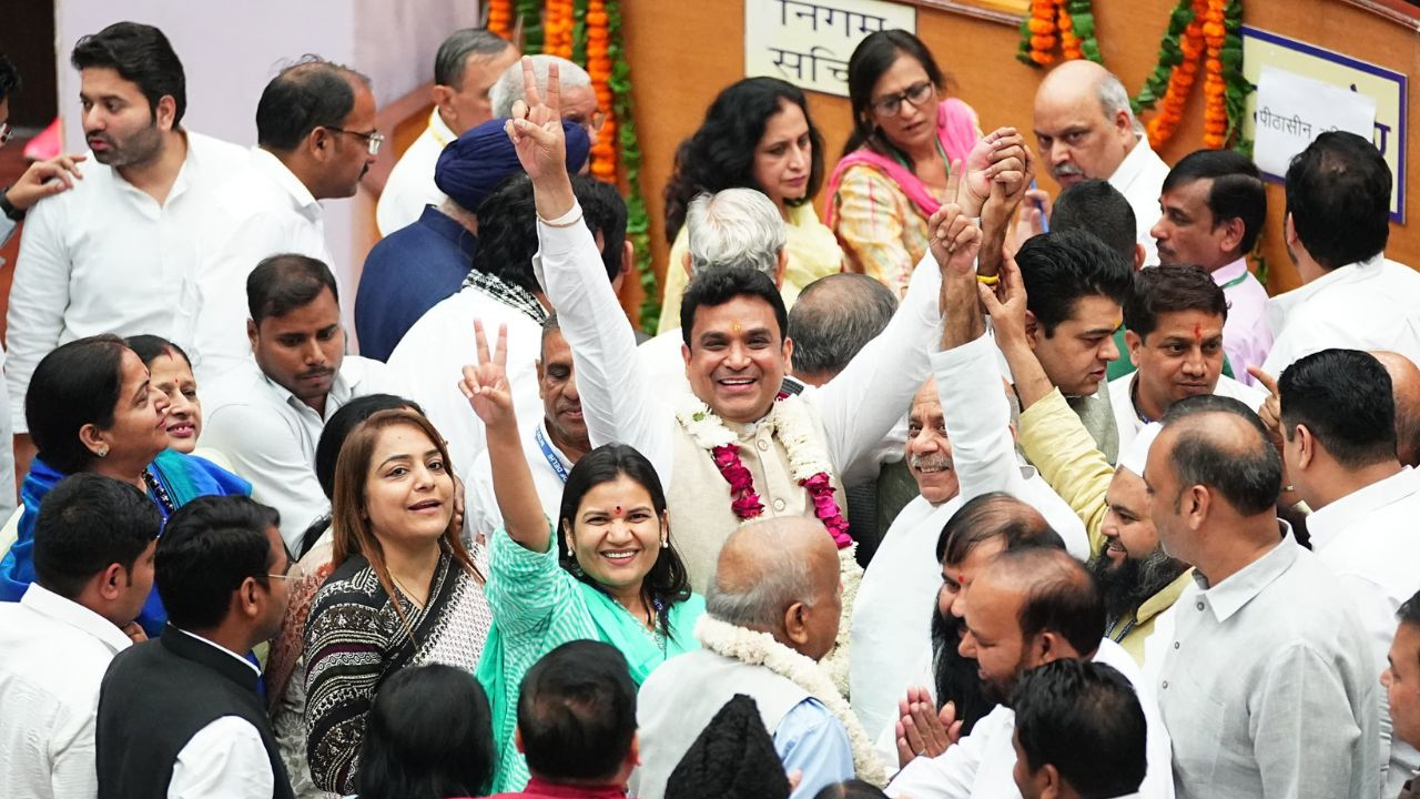 delhi new mayor mahesh kumar khinchi
