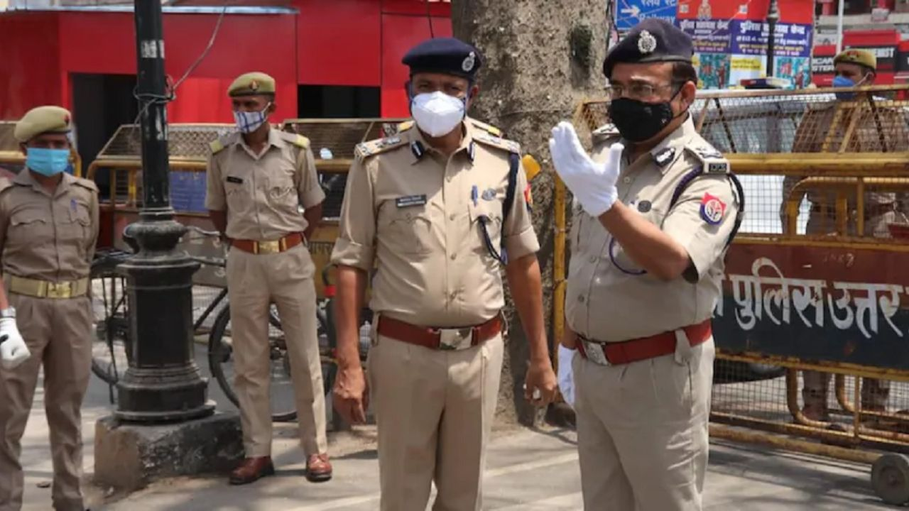 Ghaziabad fire on police team news