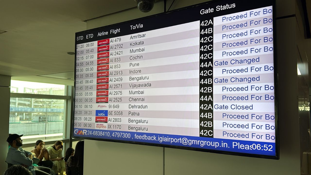 Delhi flight delayed due to storm 