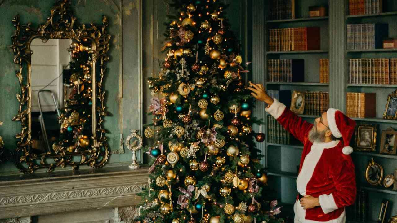 quirky Christmas traditions in worldwide