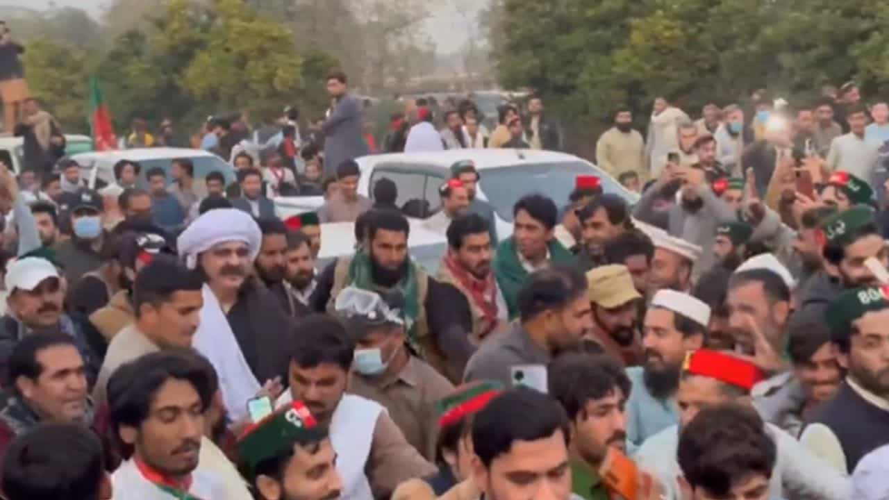 PTI supporters protesting in pakistan । Credit: X/@steve_hanke/ Video Grab