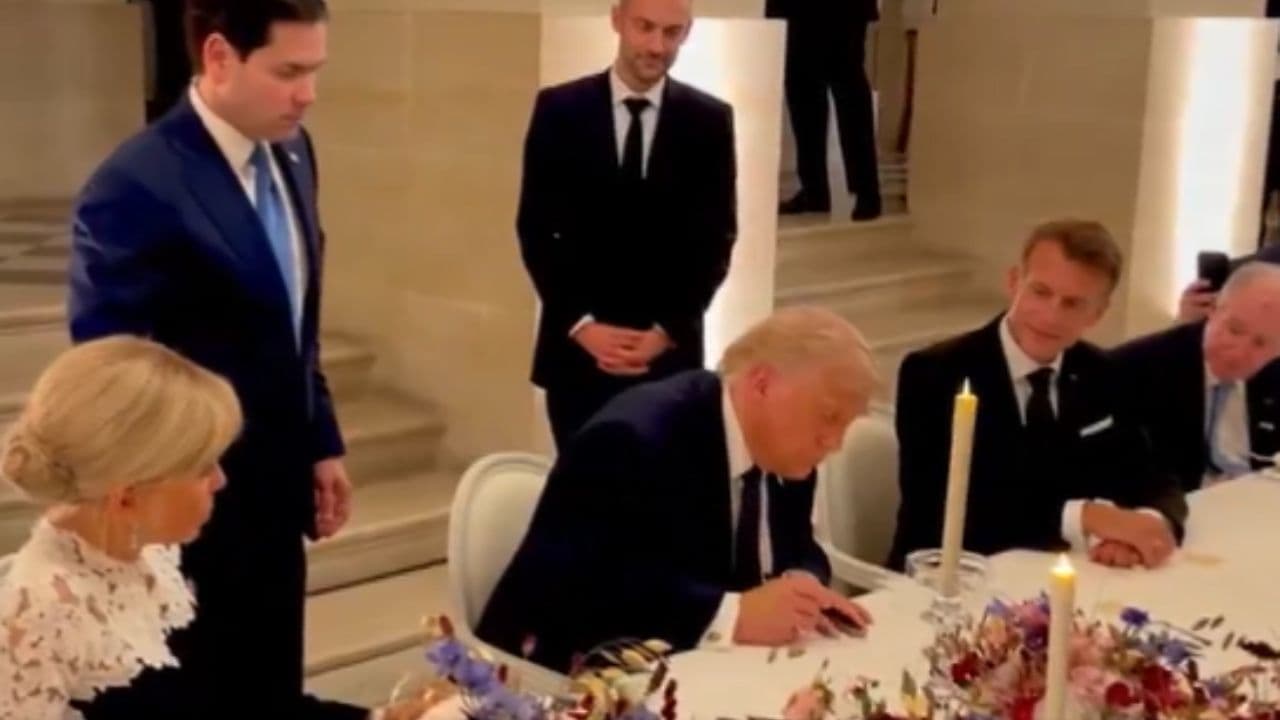 donald trump signs mou