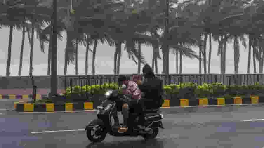 तटीय इलाकों में जोरदार बारिश