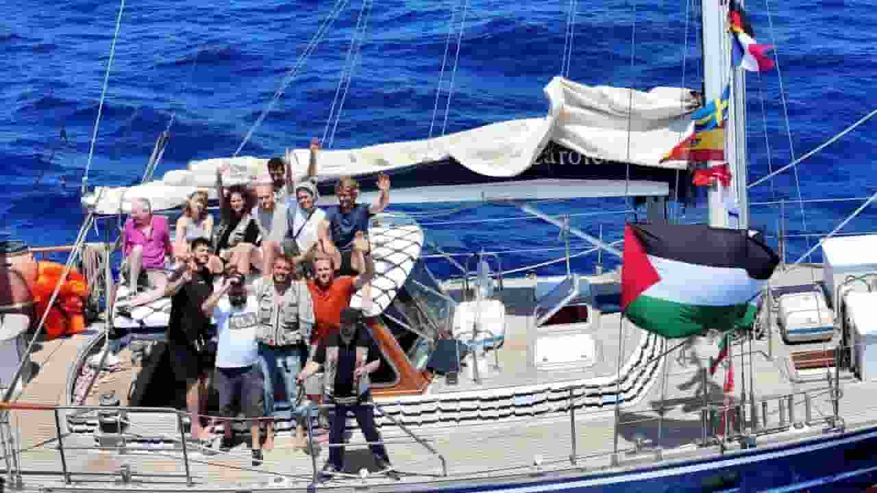 Israel orders to stop Greta Thunberg boat.