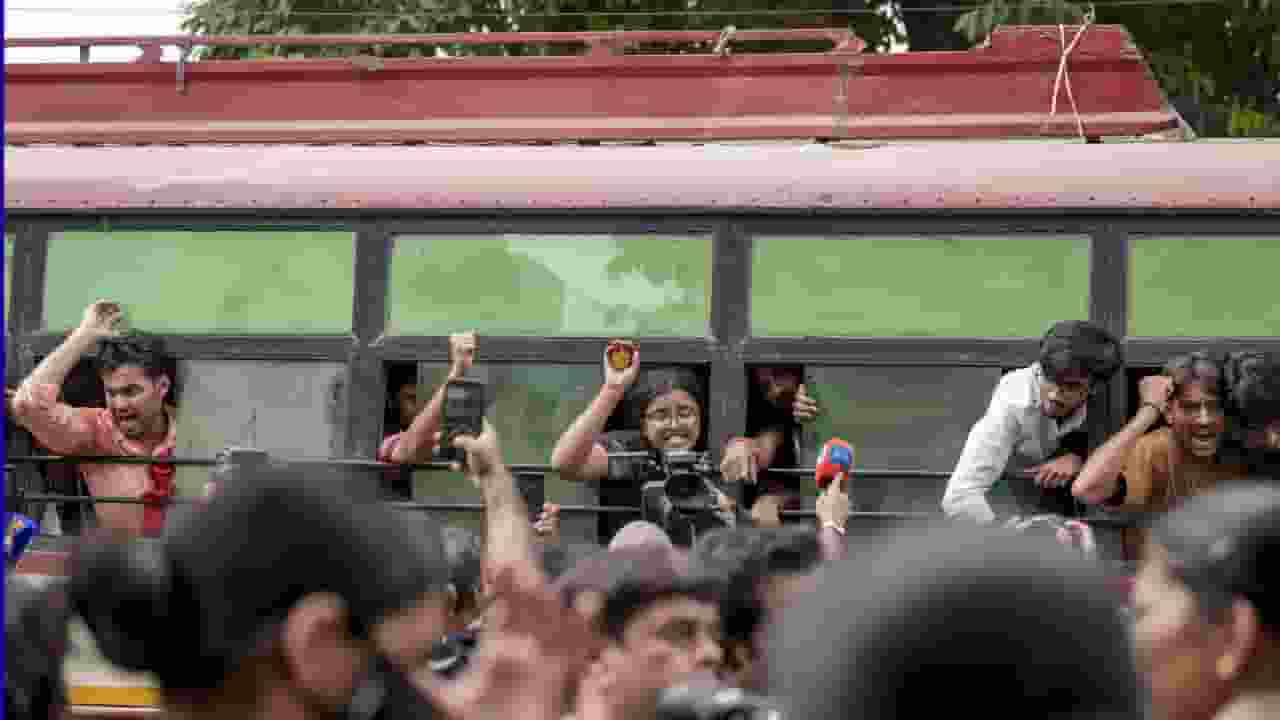 Delhi Protesters detained at Connaught Place सुप्रीम कोर्ट PTI