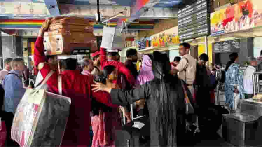 New delhi railway station porters