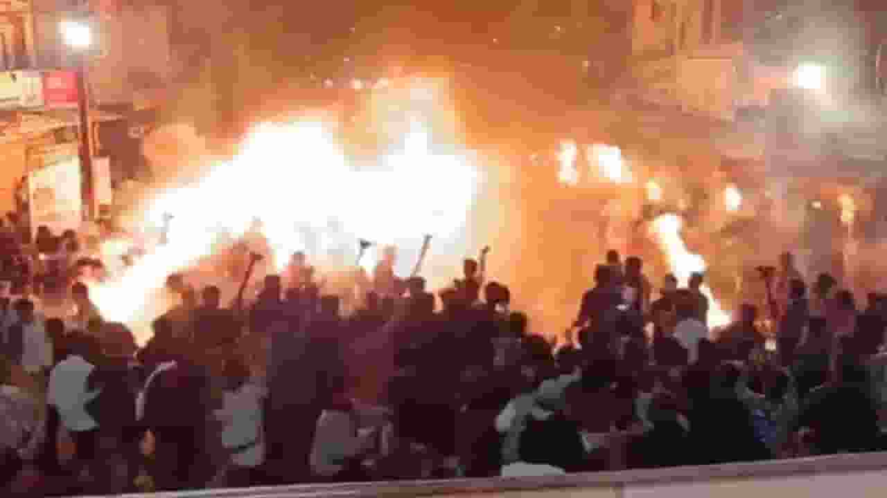 screengrab of fire in khanadawa । X ।  @ShaikhShakeel07