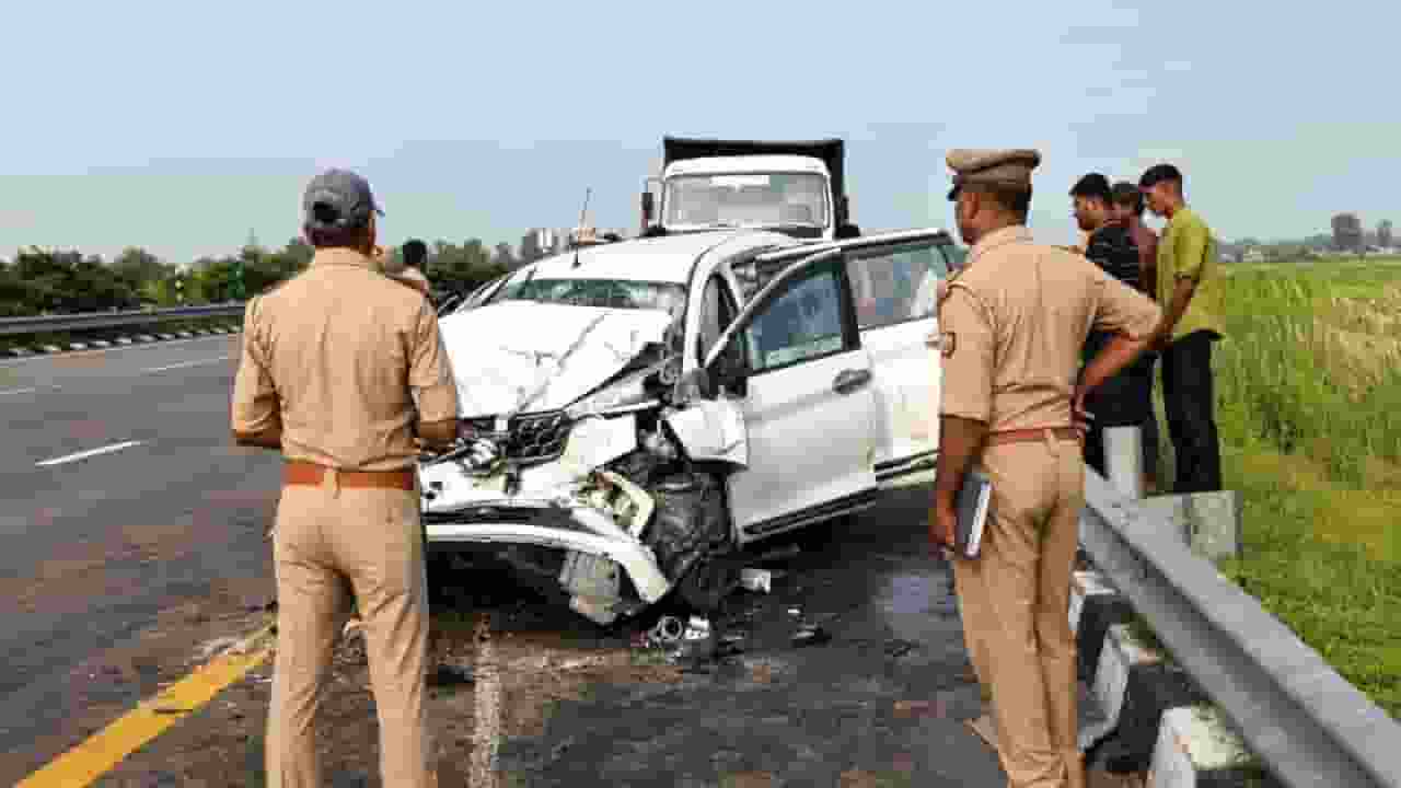 Damaged car and police 