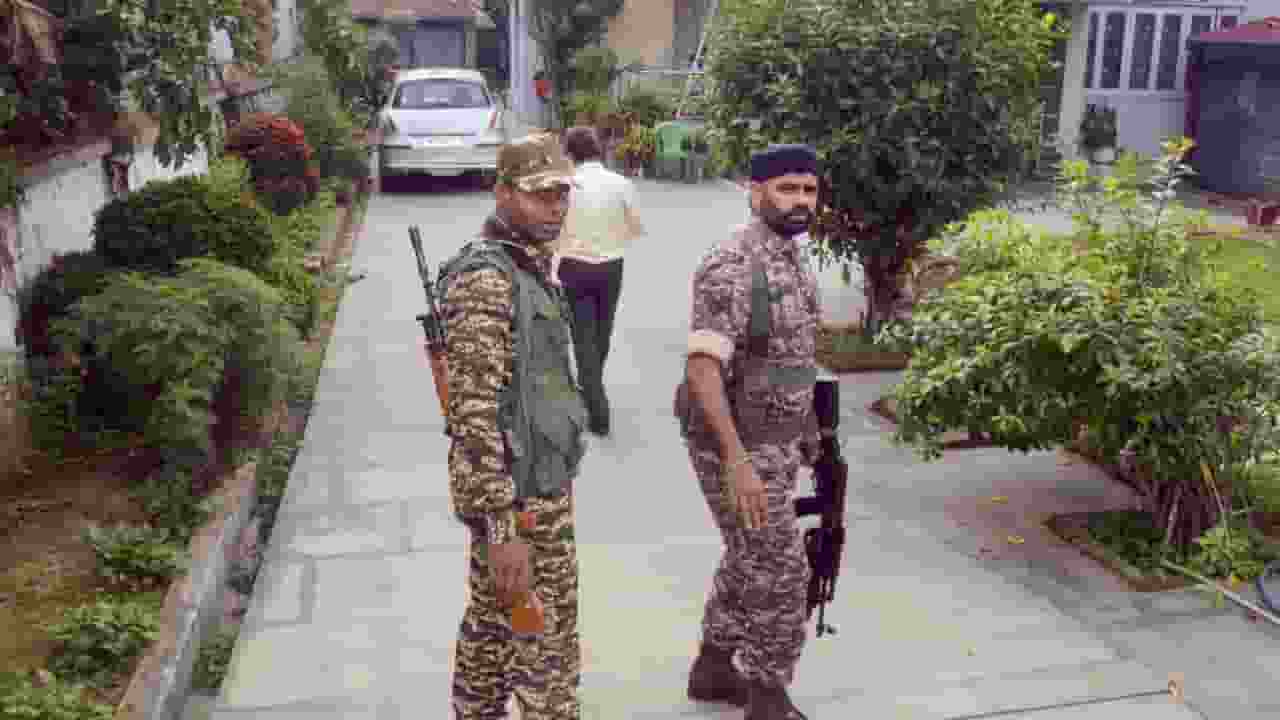 It raids hemant soren aide