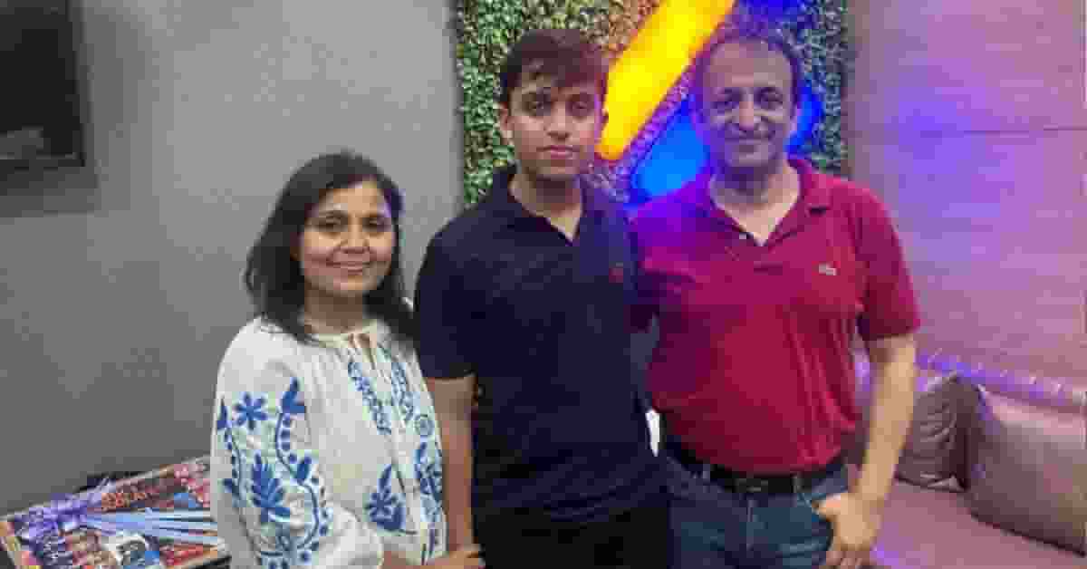 Neet Topper Aryan Gupta With Parents
