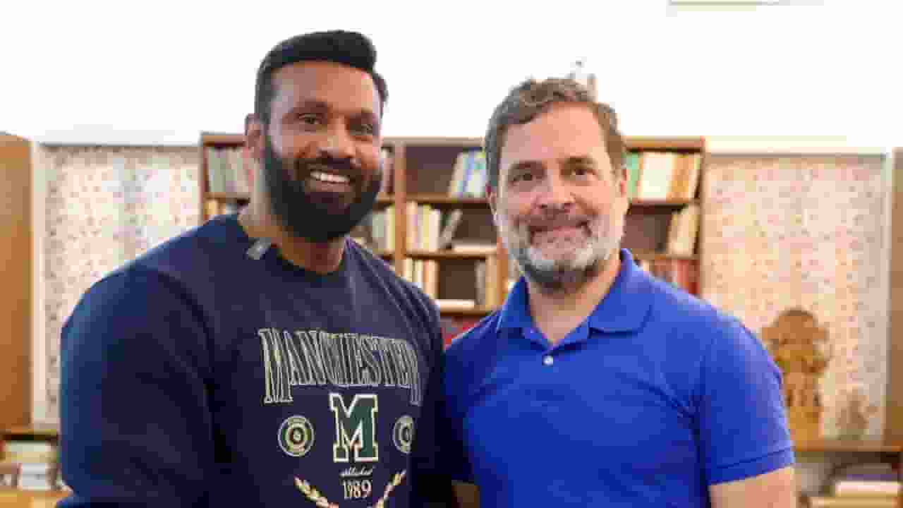 Mohammad Deepak meets Rahul Gandhi