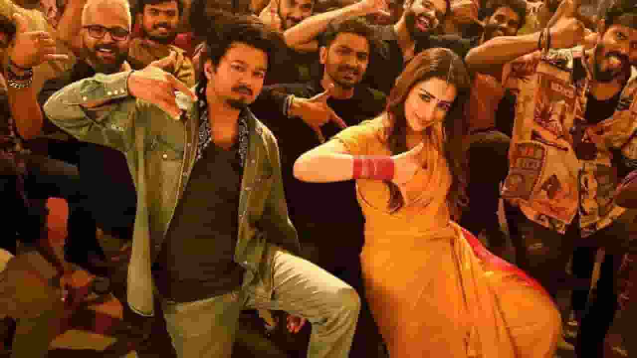 Trisha Krishnan arrives vijay thalapathy residence in Chennai