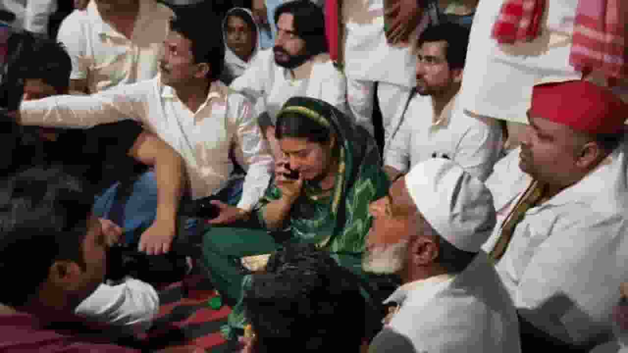 Iqra Hasan protest at Saharanpur police station