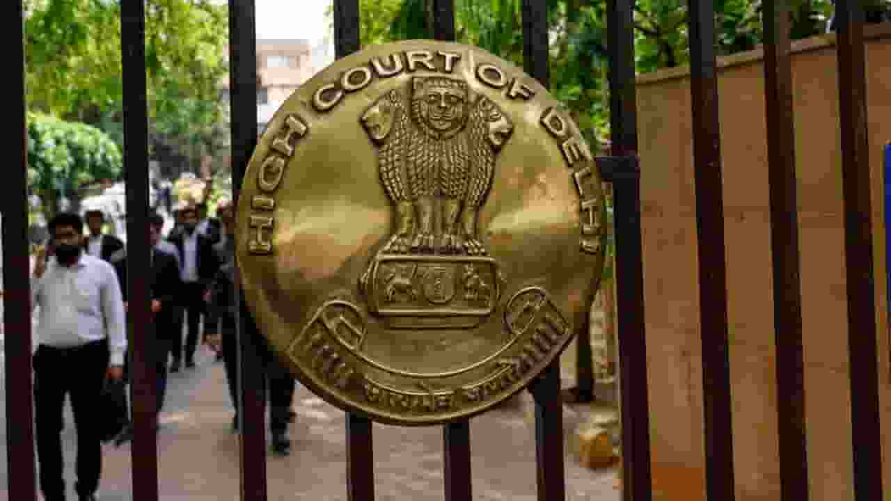 Delhi High Court on man observing on women clothes