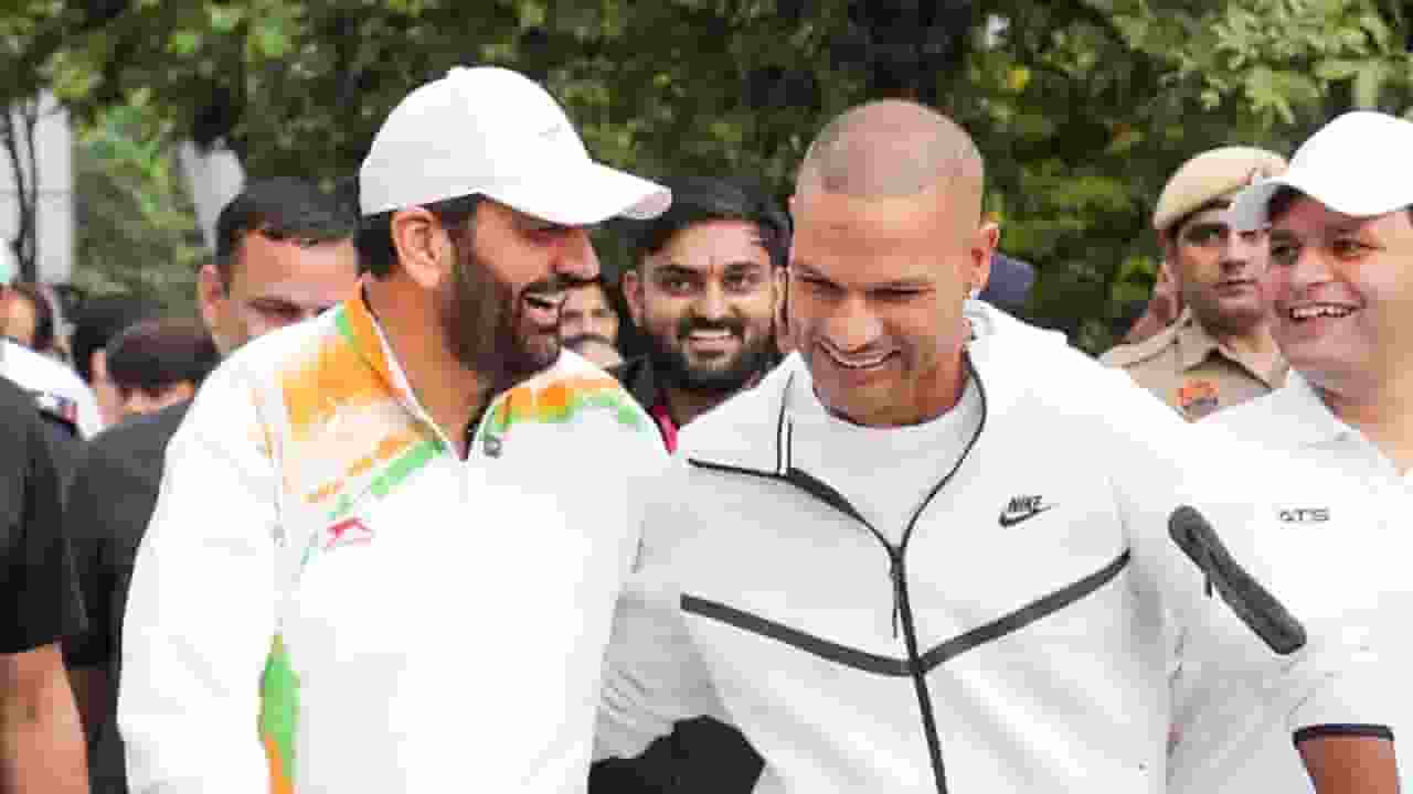 CM Nayab Singh Saini and Shikhar Dhawan flag of Faridabad Namo Half Marathon