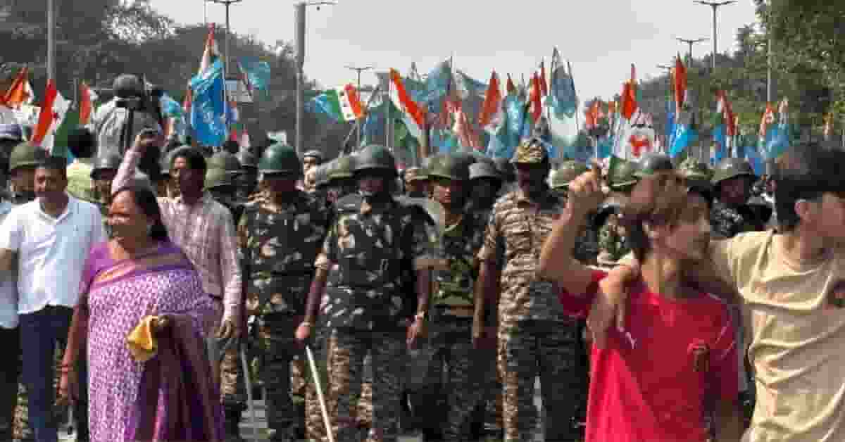 Delhi Police and security forcec with protestors दिल्ली पुलिस
